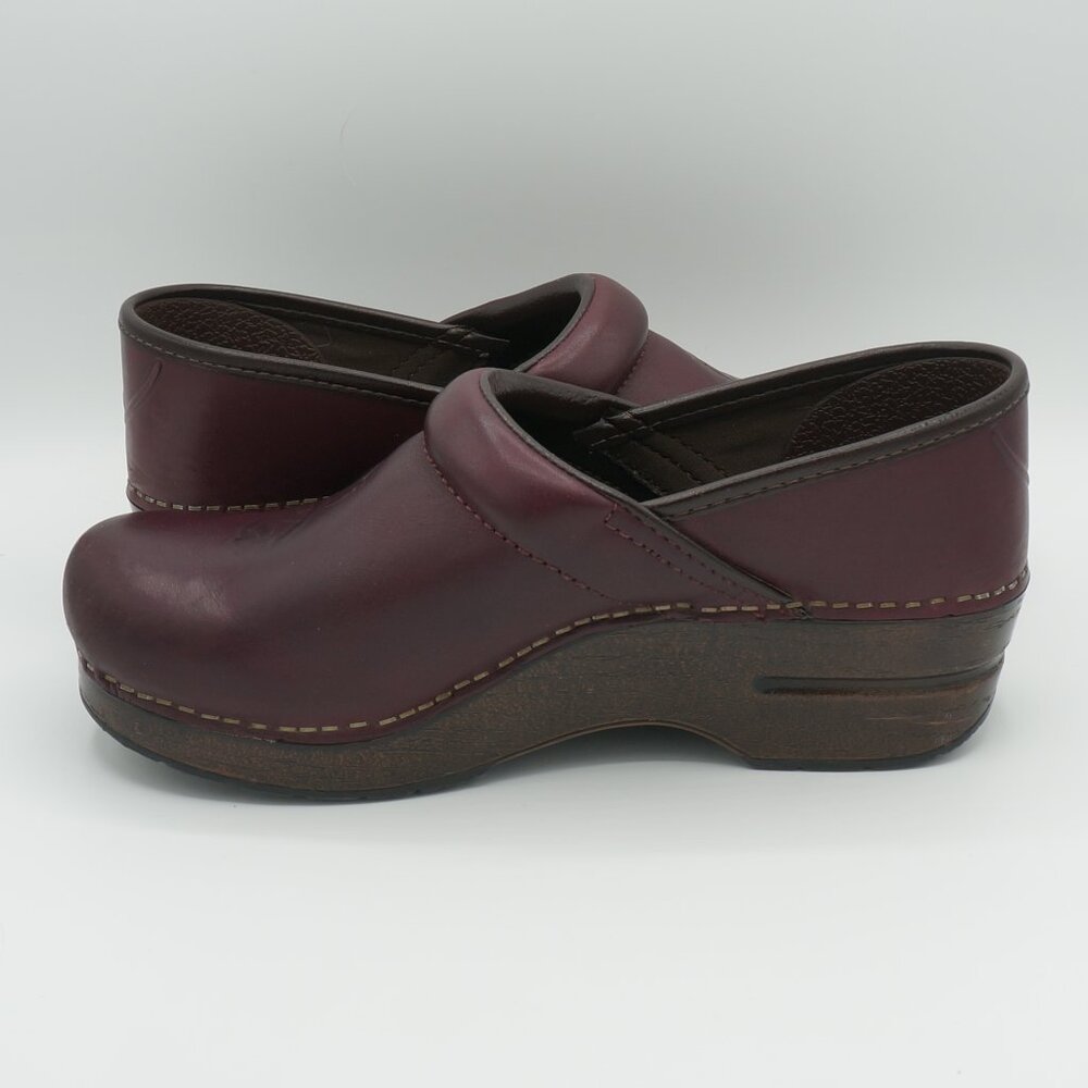 Dansko Professional Burgundy Floral Embossed Leather Clogs - EU 38 / US Women's - Picture 5 of 10
